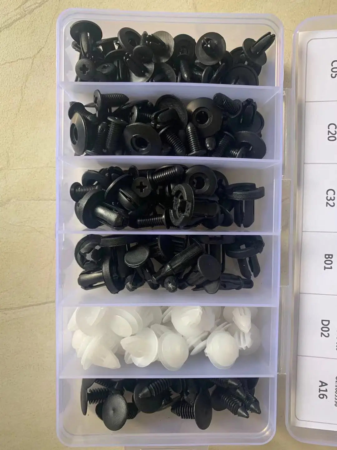 Clipe Retentor de Plástico para Carro - Essential