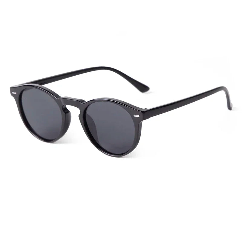RetroShade™ – Vintage sunglasses that elevate your style with attitude