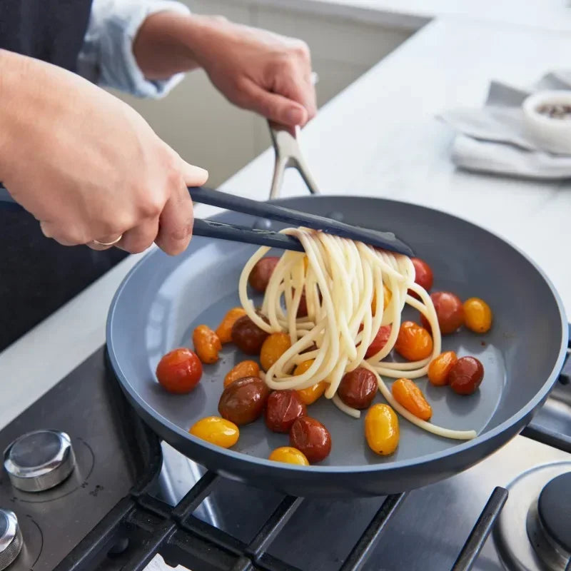 FlipGrip™ – Tongs and spatula in one to flip and grab with ease