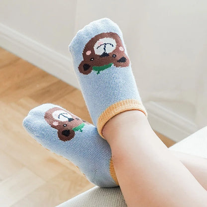 TinyPaws™ – Non-slip socks that keep little feet safe and comfortable