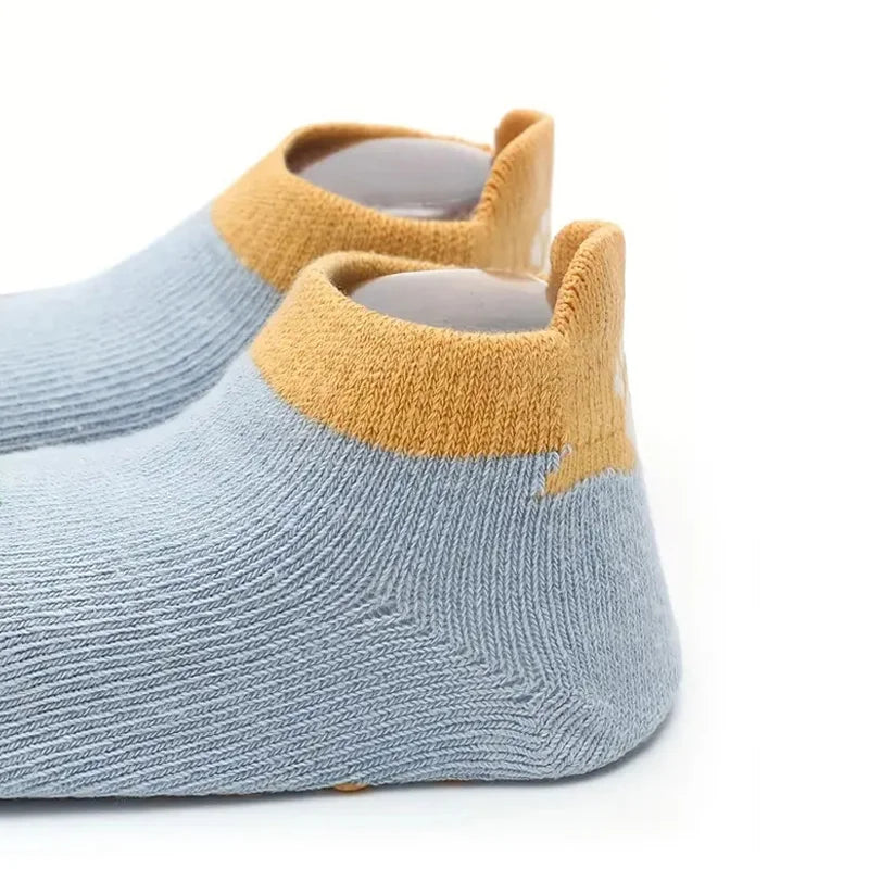 TinyPaws™ – Non-slip socks that keep little feet safe and comfortable