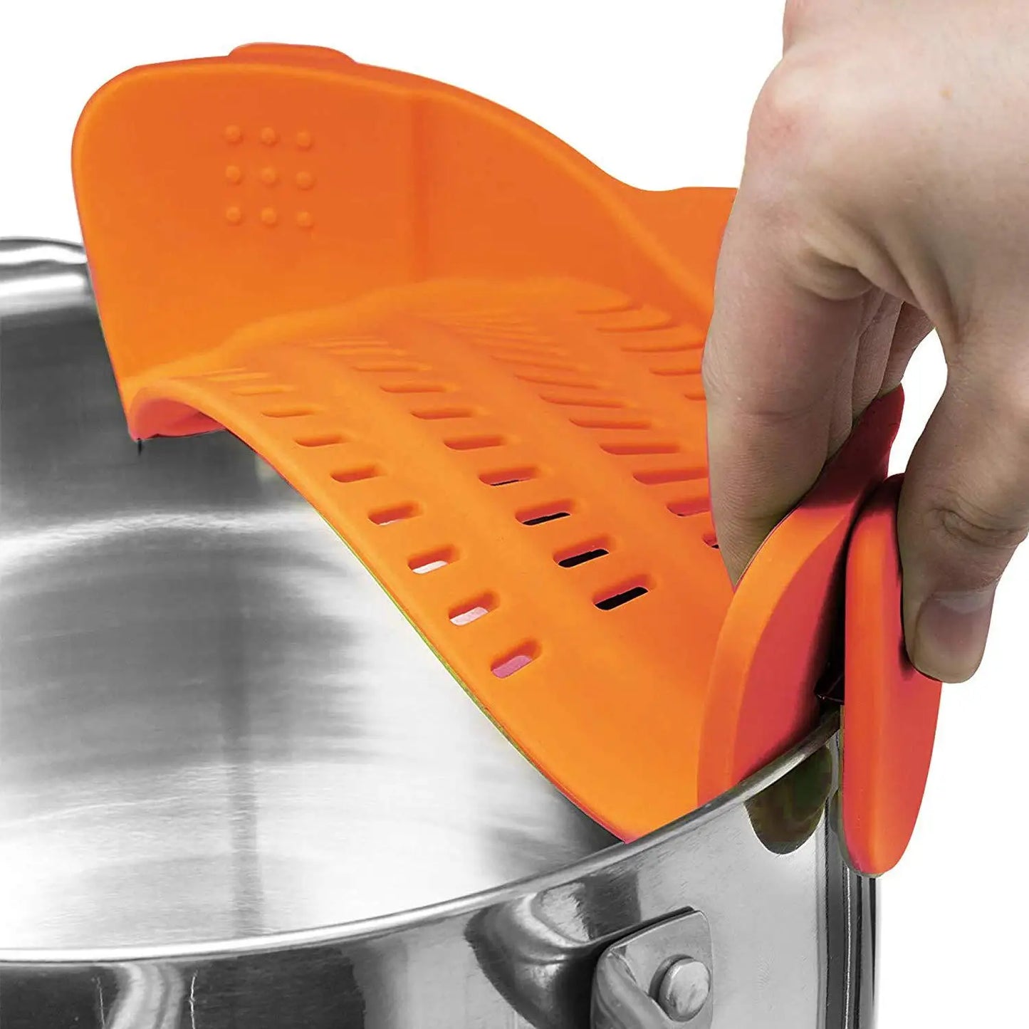 ClipDrain™ – A practical strainer that clips directly onto your pot for quick use
