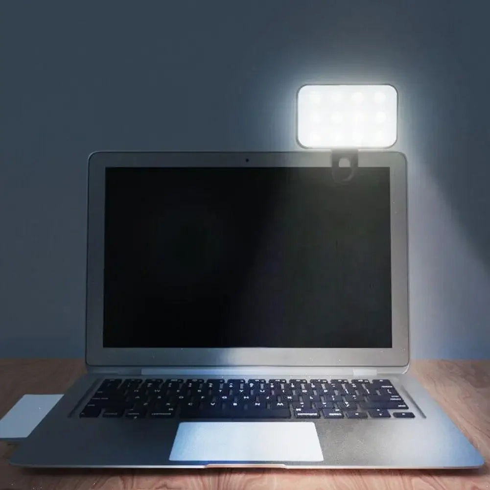GlowClip™ – Instant lighting for perfect selfies and videos