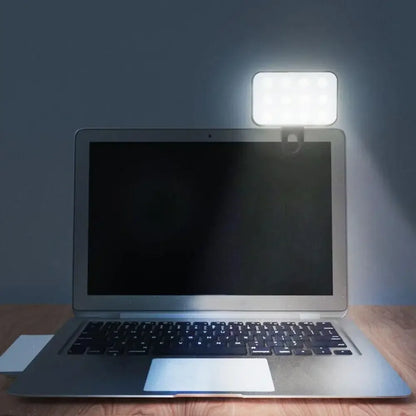 GlowClip™ – Instant lighting for perfect selfies and videos